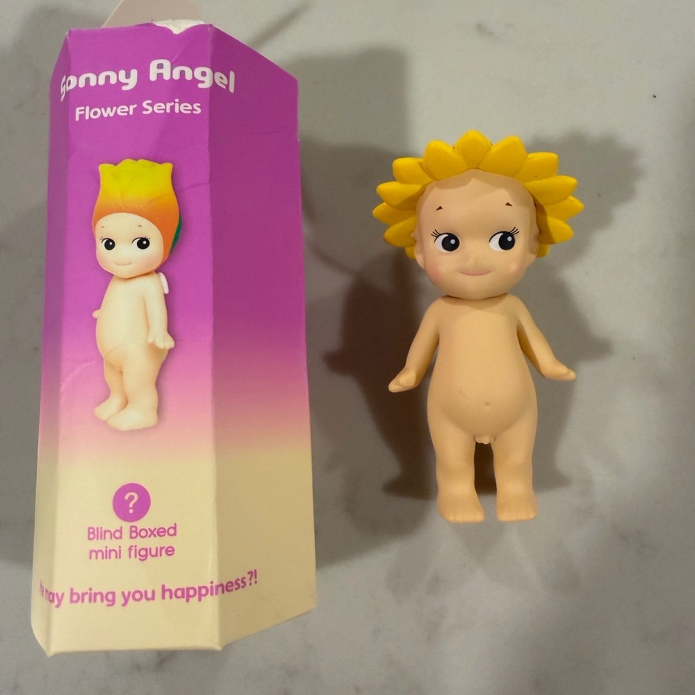 NWT Sunflower - Sonny Angel Flower Series Figure
